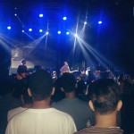 suasana konser efek rumah kaca