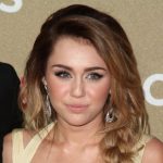 Model Rambut Keriting Ala Curly Miley Cyrus – keriting gantung braid